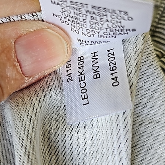 Peter millar jersey knit‎ fabric pinstripes. Henley style shirt. Size lar… - Picture 10 of 10